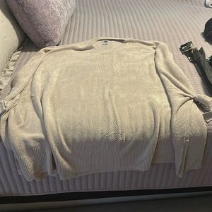 Barefoot dreams cozy chic ultra lite poncho